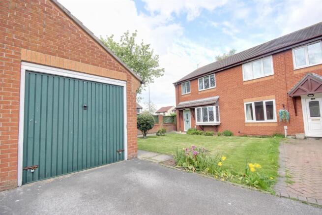 3 bed Semi-Detached for sale Image 11