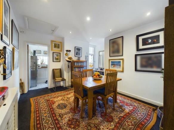2 bed Flat for sale Image 6