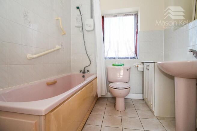 EN SUITE BATHROOM