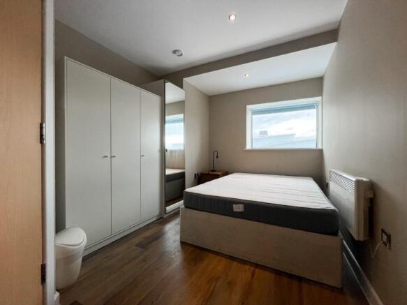 2 bed Flat to rent Image 4