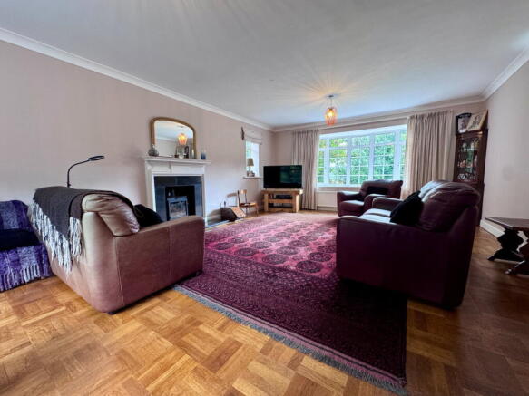 5 bed Detached for sale Image 5
