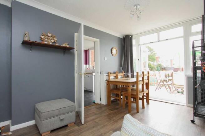 LIVING ROOM / DINING