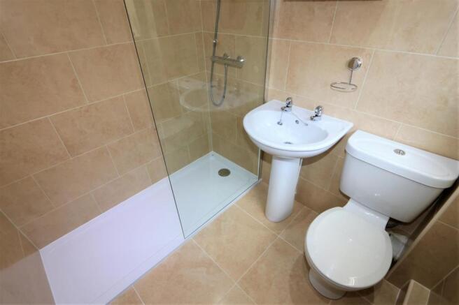 STYLISH SHOWER ROOM