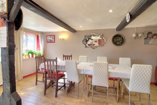 Dining room (2)