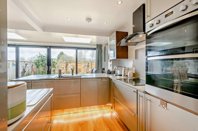 8682845-interior0...