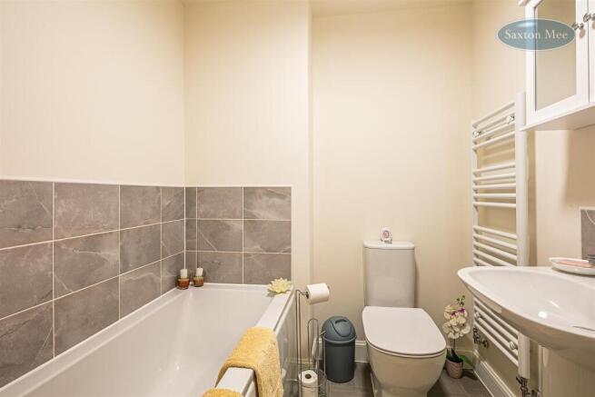 3 bed Town House for sale Image 11