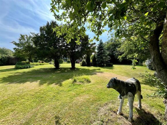 Rear Garden - image two.jpg