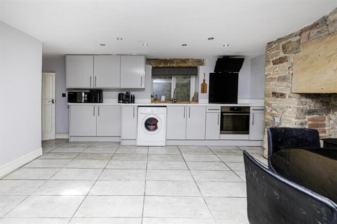 2 bed Terraced for sale Image 7
