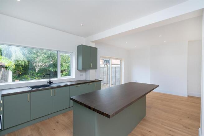 4 bed Semi-Detached for sale Image 4