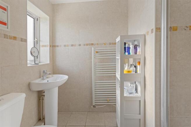 4 bed Detached for sale Image 10