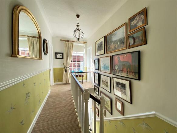 First Floor Landing 671