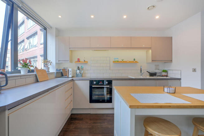2 bed Apartment for sale Image 5
