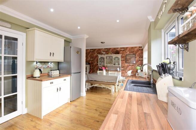 Kitchen/Dining Area
