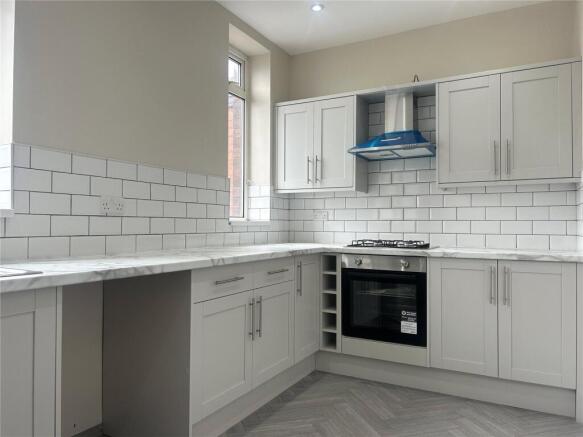 3 bed Apartment for sale Image 5