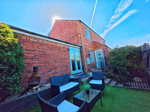 4 bed Semi-Detached for sale in barnsley