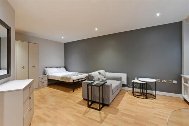 Studio to rent Image 9