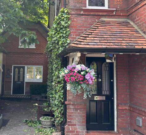 MAIN COTTAGE/ONE BEDROOM COTTAGE ENTRANCE