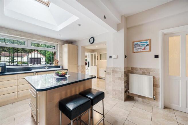 5 bed Detached for sale Image 6