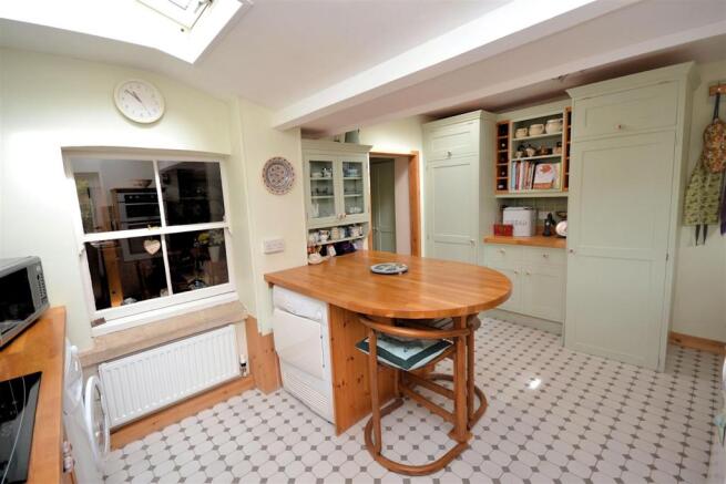 Kitchen 1.jpg