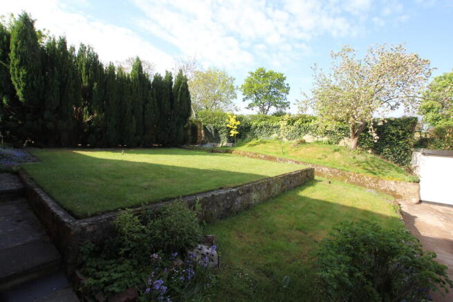 High street Tarvi...