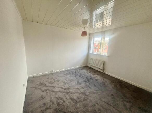 3 bed Terraced to rent Image 6