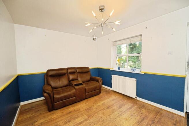 3 bed Town House for sale Image 4