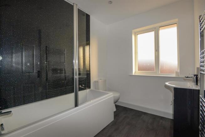 Bathroom 1.jpg