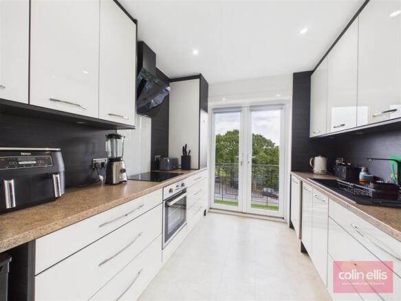 2 bed Flat for sale Image 4