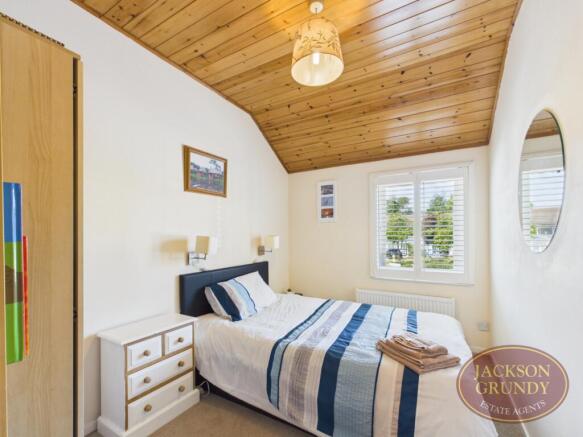 Crescent Lodge