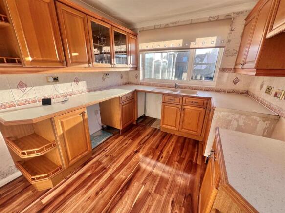 KITCHEN 3.jpg