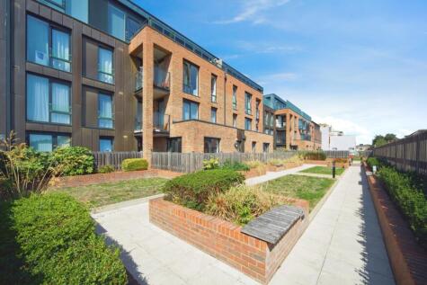 High Road, London, N12