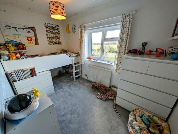 bedroom 4 32 quedgeley.jpg