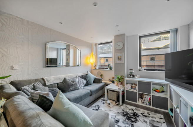 1395357-12-695b92...