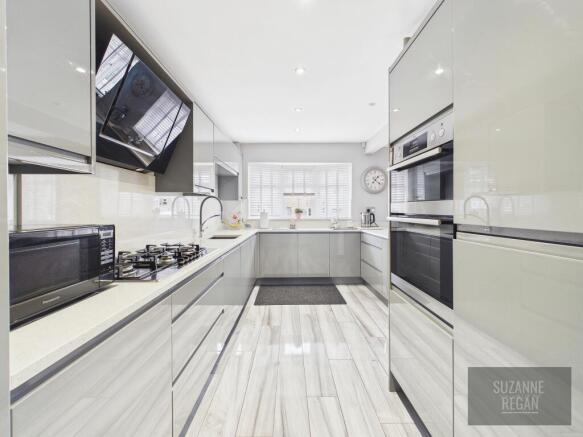 CAM05192G0-PR0255-STILL001