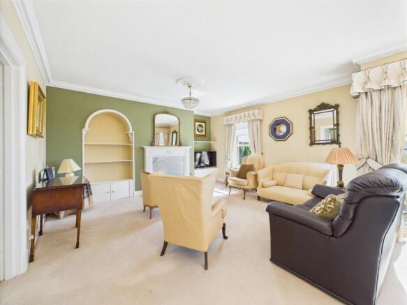 CAM01740G0-PR0385-STILL001