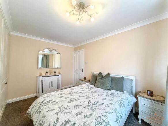 3 bed Semi-Detached Bungalow for sale Image 12