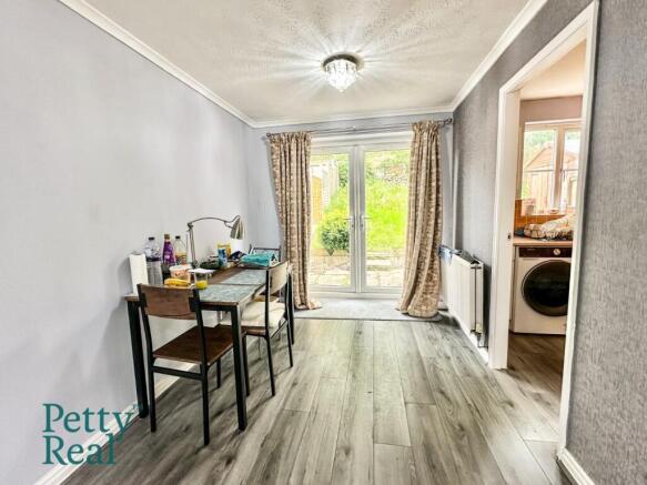 3 bed Semi-Detached for sale Image 11