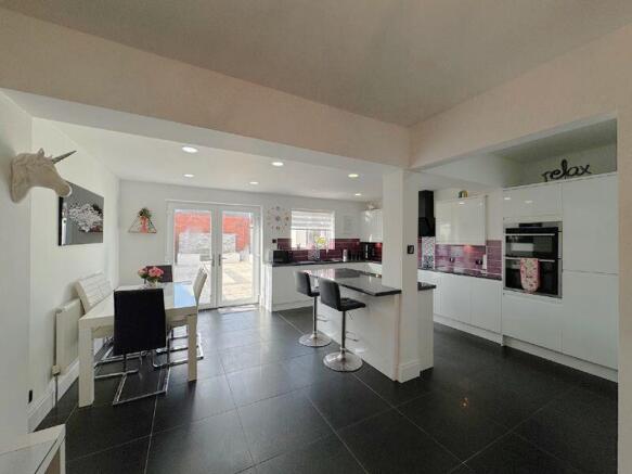 Family Dining Kitchen 
