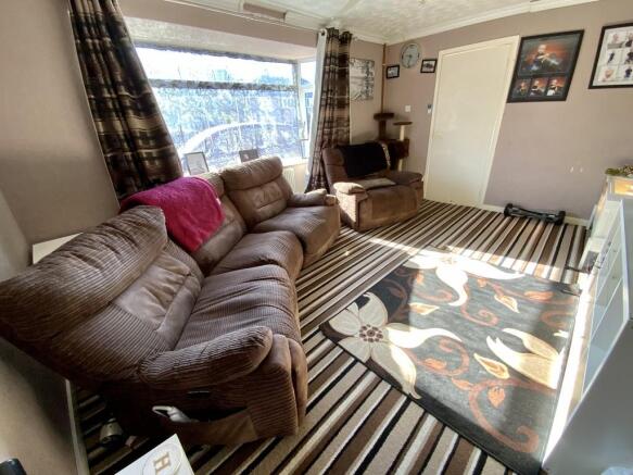 Lounge And Bay Wi...