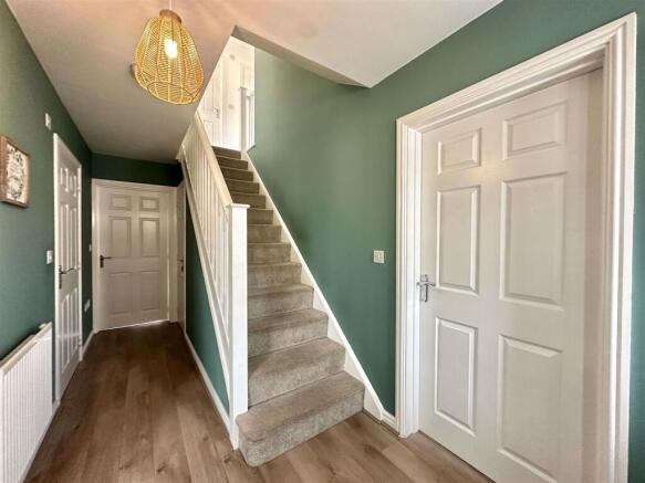 4 bed Detached for sale Image 9