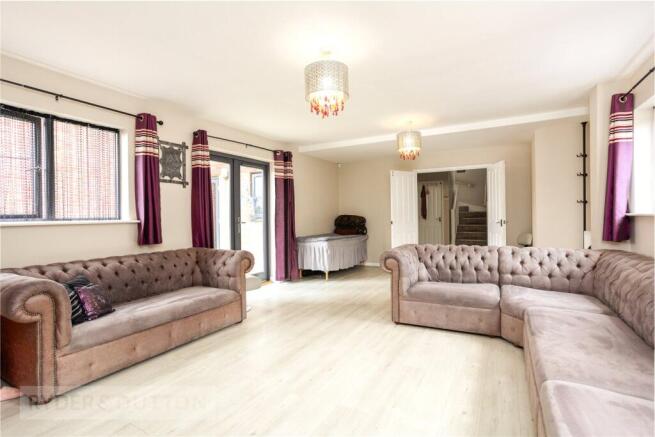 5 bed Semi-Detached for sale Image 8