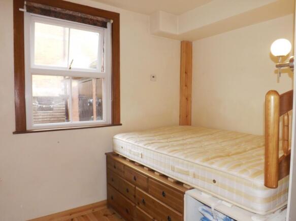6 Tilehurst Road (22