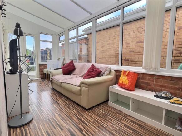 Conservatory/ Lean