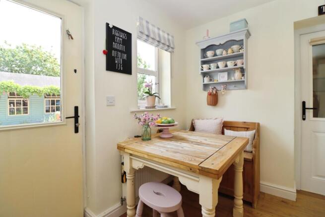 4 bed Detached for sale Image 11