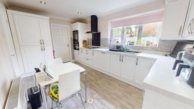 4 bed Detached for sale Image 7