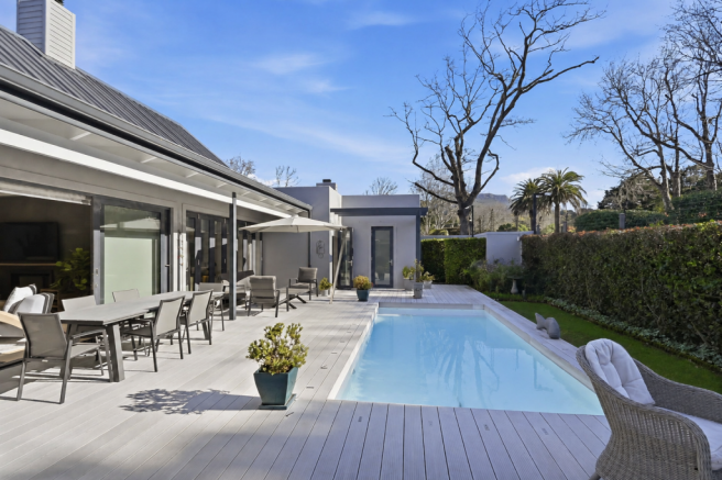 Deck & pool