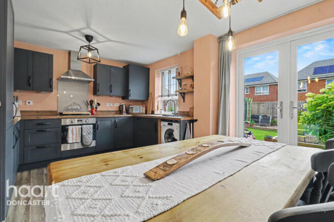 3 bed Semi-Detached for sale Image 8