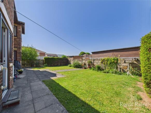 2 bed Apartment for sale Image 12