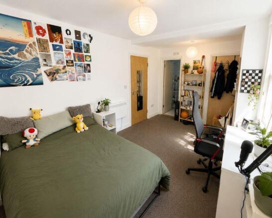Ensuite Bedroom.JPG