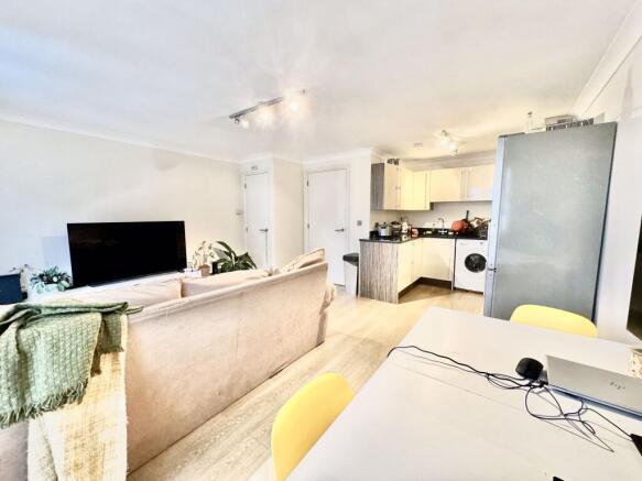 2 bedroom Apartment for rent in E5